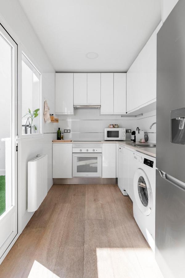 Cozy 2 Bedroom Apartment With Patio Madrid Esterno foto