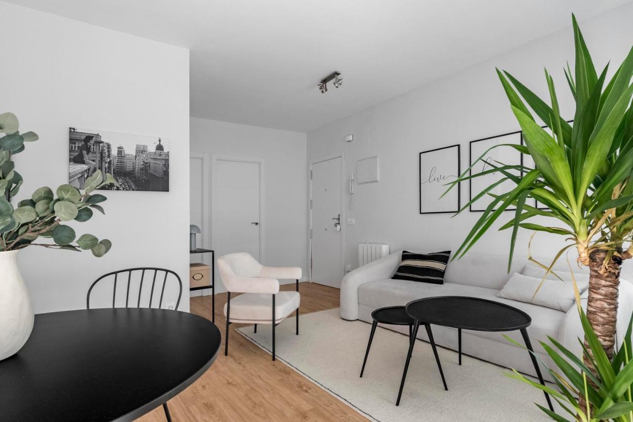 Cozy 2 Bedroom Apartment With Patio Madrid Esterno foto