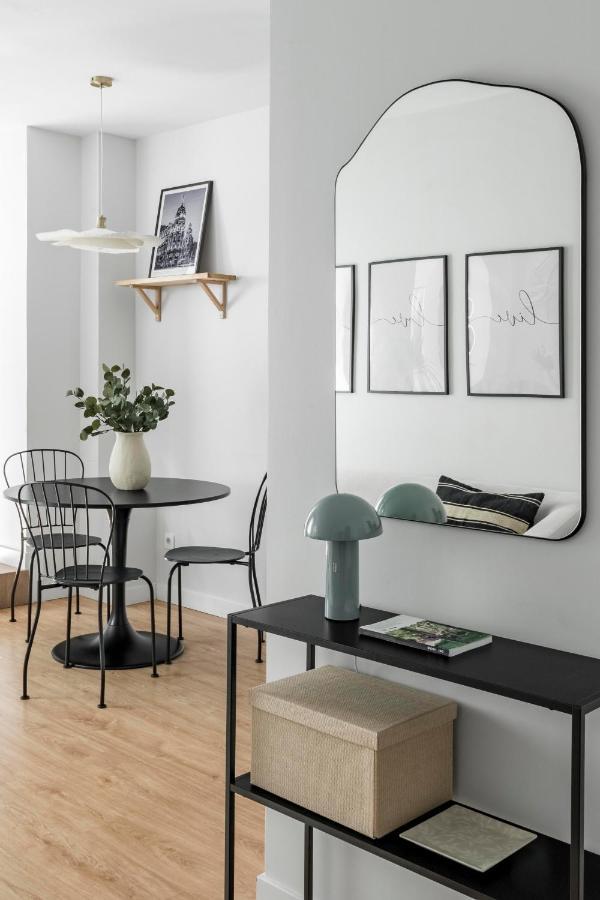 Cozy 2 Bedroom Apartment With Patio Madrid Esterno foto