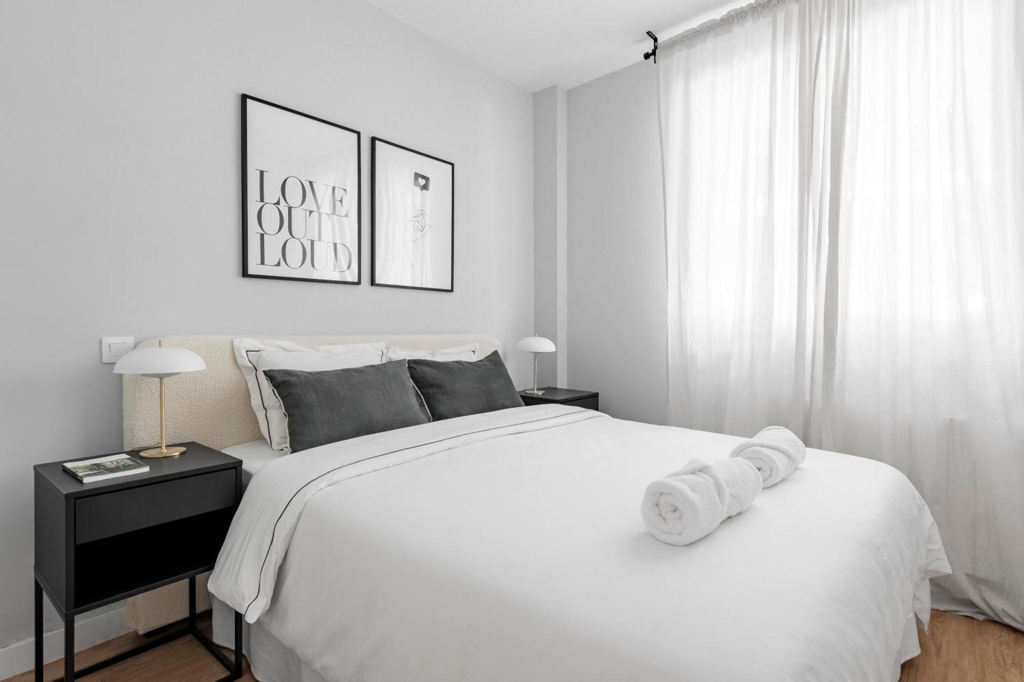 Cozy 2 Bedroom Apartment With Patio Madrid Esterno foto